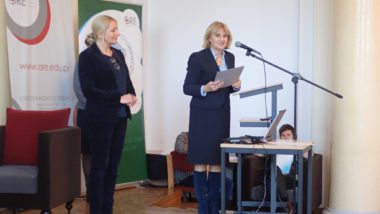 od lewej: wicedyrektor ORE Marzenna Habib i dyrektor Jadwiga M. Szczypiń