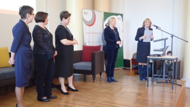 Gratulacje dla realizatorek programu Szkoła dla Rodziców i Wychowawców