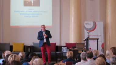 Radca Ministra z Departamentu Wychowania i Kształcenia Integracyjnego Ministerstwa Edukacji Narodowej-Cezary Zawistowski mówi o działalności Powiatowych Ośrodków Koordynacyjno-Rehabilitacyjno-Opiekuńczych realizujących program "Za życiem"