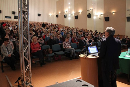 Rola nauczyciela i doradcy zawodowego w rozwoju zawodowym dzieci – konferencja z udziałem wiceministra edukacji