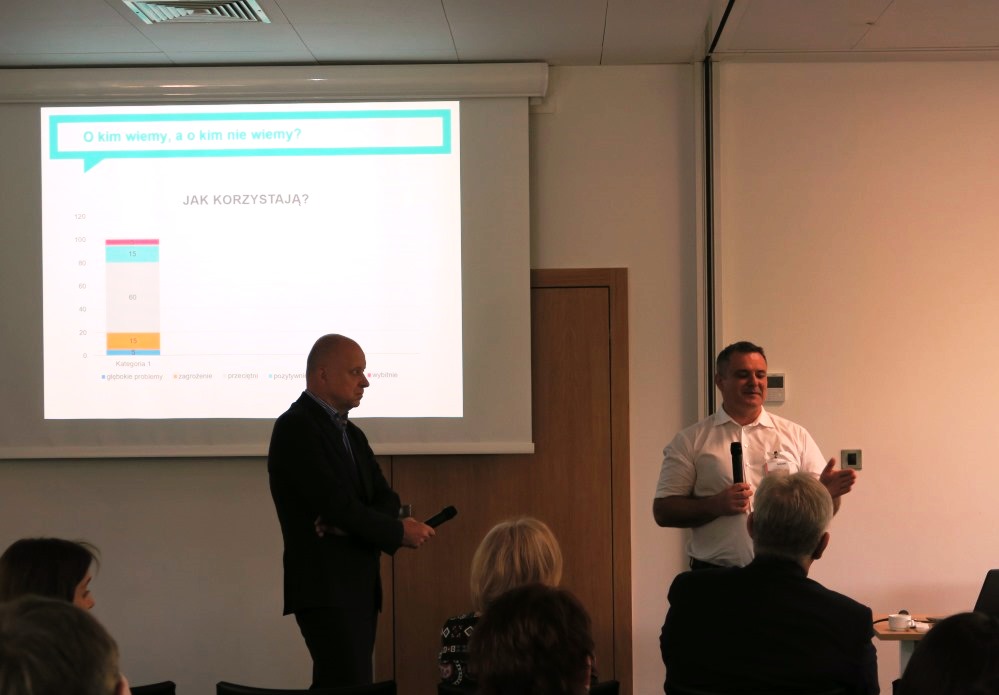 Marcin Bochenek dyrektor Pionu Rozwoju Społeczeństwa Informacyjnego NASK oraz prof. Jacek Pyżalki, Uniwersytet im. Adama Mickiewicza w Poznaniu