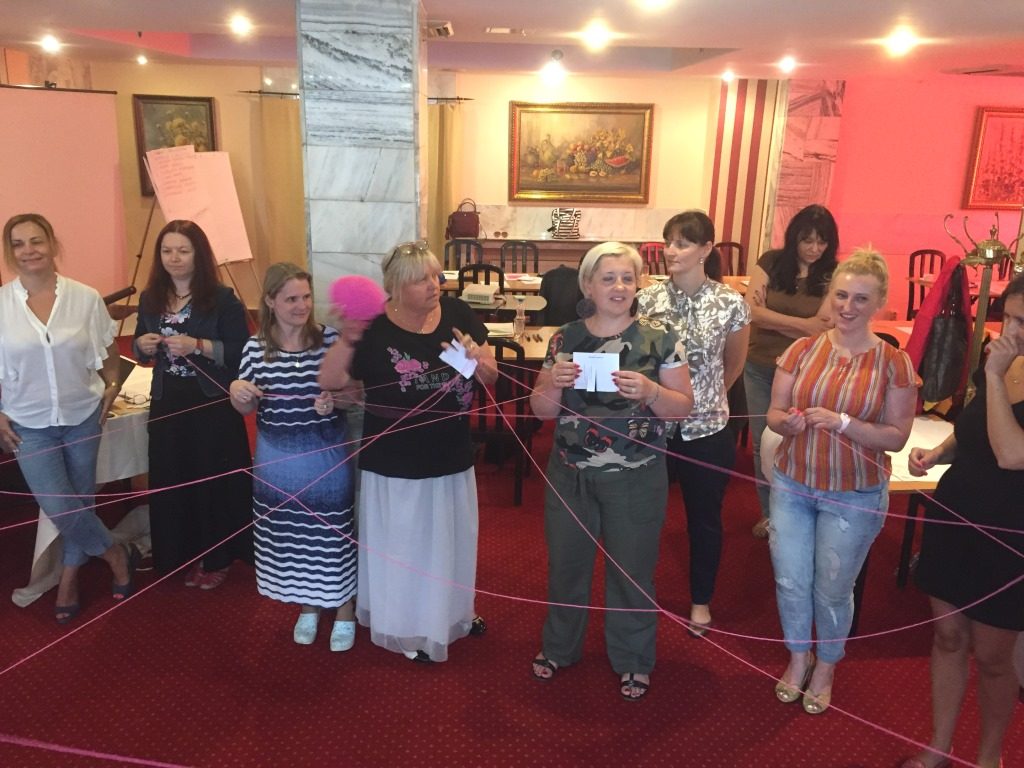 uczestnicy tworzą sieć wsparcia