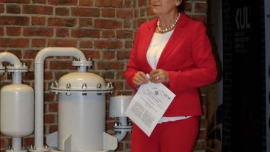 Polska premiera rekonstrukcji wynalazku Prezydenta Mościckiego z 1932 roku dr Alicja Adamczak, prezes Urzędu Patentowego Rzeczpospolitej Polskiej