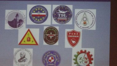 logo szkół lotniczych należących do Ogólnopolskiego Stowarzyszenia Technicznych Szkół Lotniczych jednego z organizatorów konferencji "Lotnicze szkolnictwo techniczne a rozwój i potrzeby branży lotniczej w Polsce"