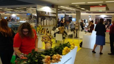 prezentacja w przestrzeni targowej umiejętności Sylwii Leszczyńskiej, reprezentantki Polski w konkurencji florystyka na turnieju umiejętności zawodowych EuroSkills 2018