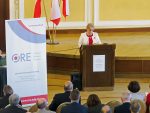 Wystąpienie Bożeny Mayer-Gawron - Wicedyrektor Ośrodka Rozwoju Edukacji podczas konferencji "Kształcenie zawodowe w czasach zaborów i w XX-leciu Polski Niepodległej"