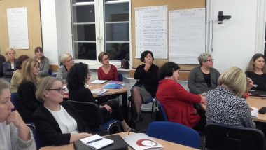 Wizytatorzy ds. specjalnych potrzeb edukacyjnych podczas warsztatów na spotkaniu informacyjno-konsultacyjnym