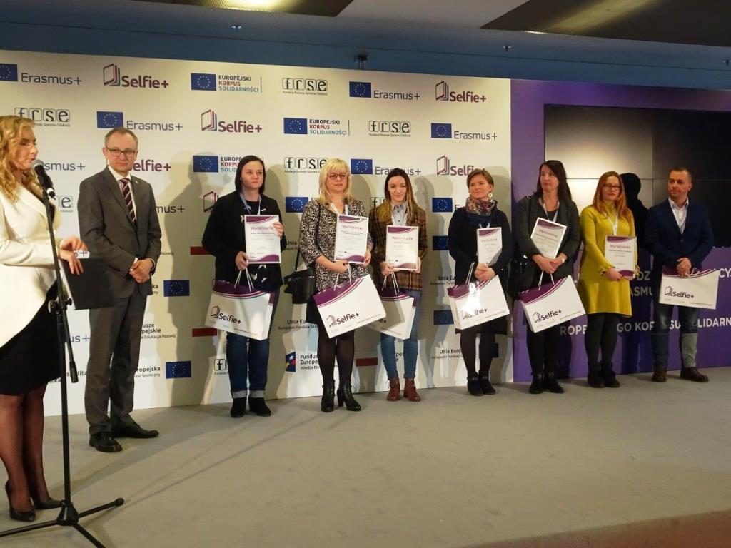 Ceremonia wręczenia nagród w konkursie fotograficznym SElfie+