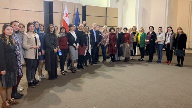 Zdjęcie uczestników projektu wraz z zespołem projektu