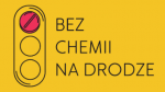 Logo kampanii Bez chemii na drodze. Na żółtym tle przedstawiono sygnalizację świetlną z zaznaczonym światłem czerwonym, obok napis Bez chemii na drodze
