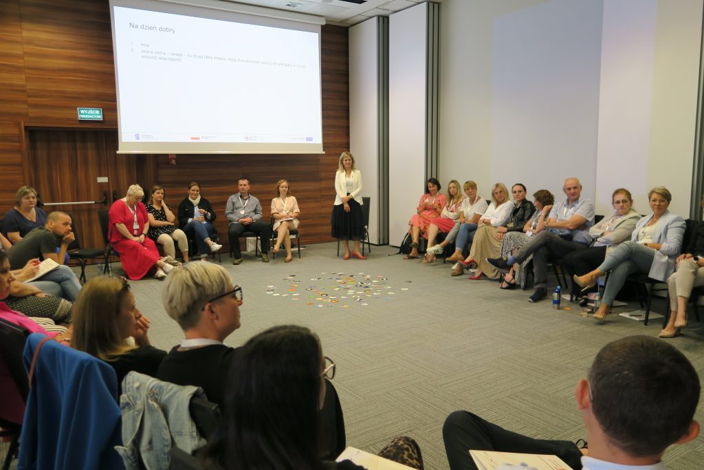 Widok na uczestników warsztatów.