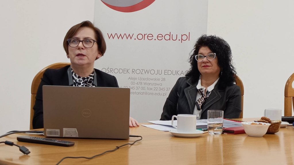 od strony prawej Anna Powązka – koordynator programu Golden 5, nauczyciel konsultant WWP; Dorota Macander- Trenerka Programu Golden 5