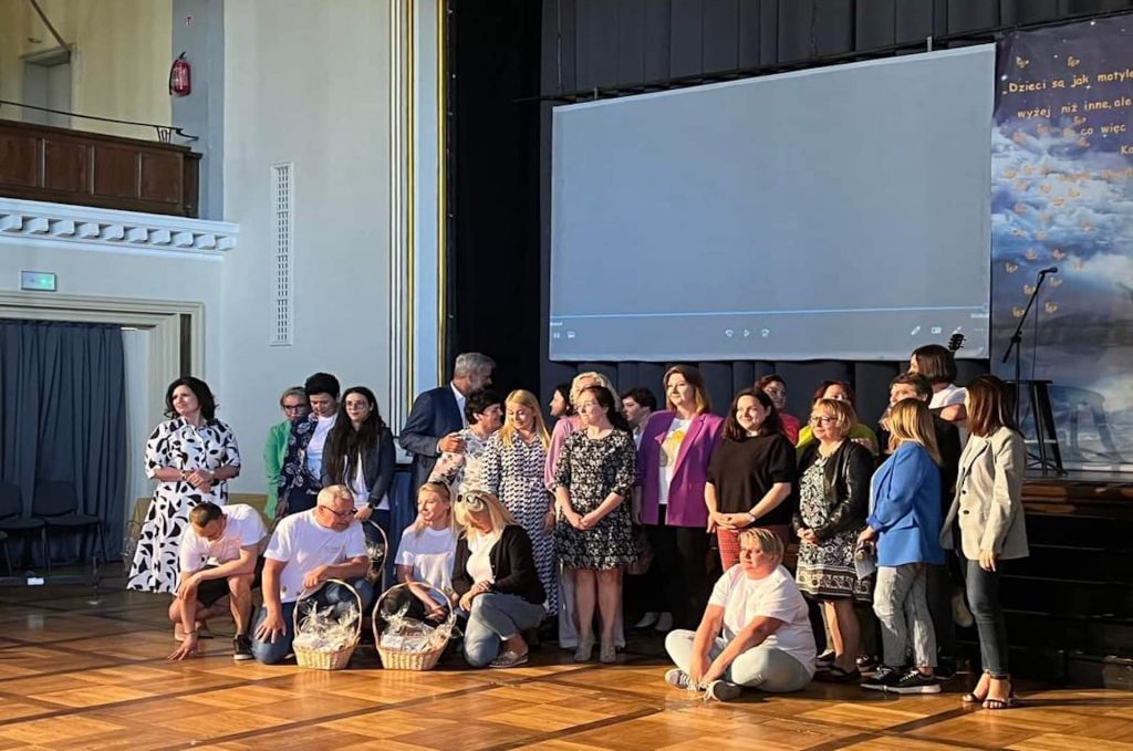 Zdjęcie przedstawia kadrę Specjalistycznego Centrum wraz uczestnikami konferencji