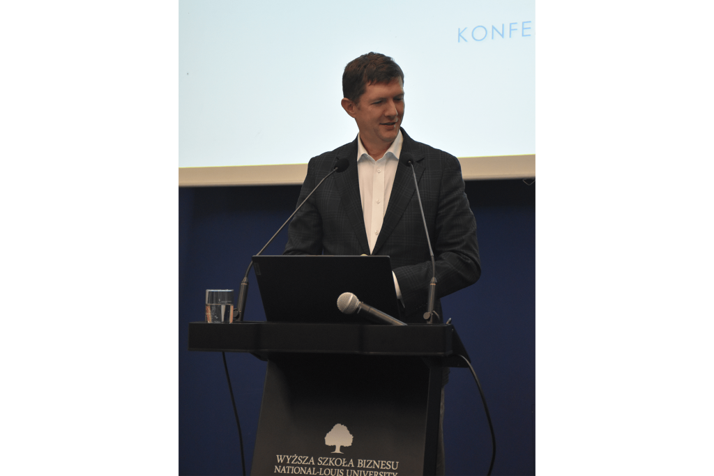 Rektor Wyższej Szkoły Biznesu – National Louis University - dr Dariusz Woźniak