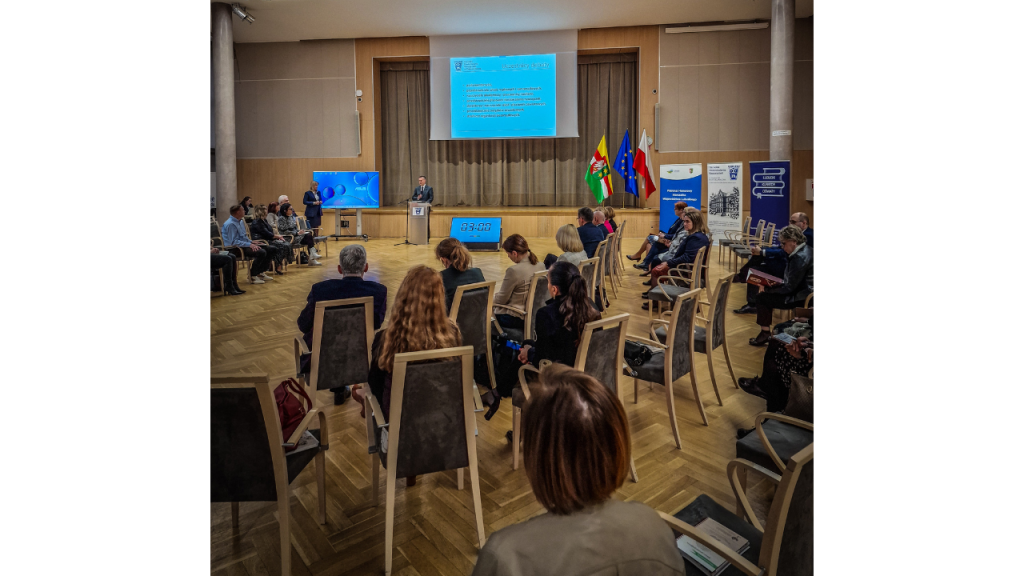 Uczestnicy debaty "Doskonalenie zawodowe nauczycieli - faktyczna potrzeba czy tylko obowiązek?