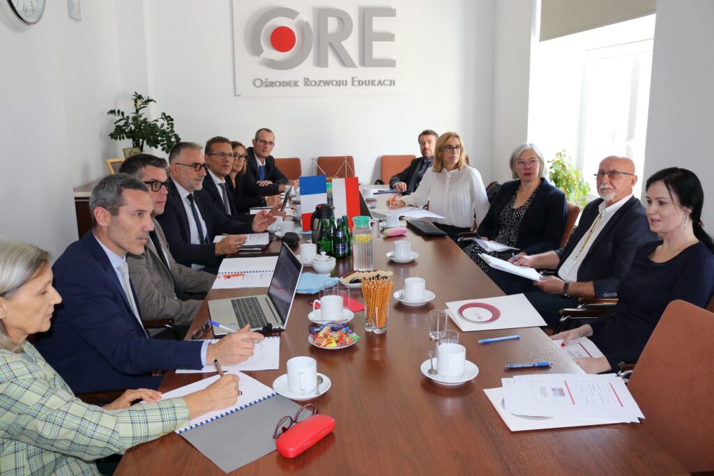 Wizyta studyjna przedstawicieli francuskiego systemu edukacji: Bernadette Paccalin, Kamel Haddad, Jérôme Muzard, Pierre Pottez, Angeline Joyet, Jean-Pierre Méau, Jérémie Ranque; przedstawiciele Instytutu Francuskiego i Ambasady: Francji Philipp Morisset i Anna Leszczyńska-Wojno przedstawiciele ORE; Andrzej Suchenek i Magdalena Mrozkowiak, Magdalena Płotczyk, Anna Susek