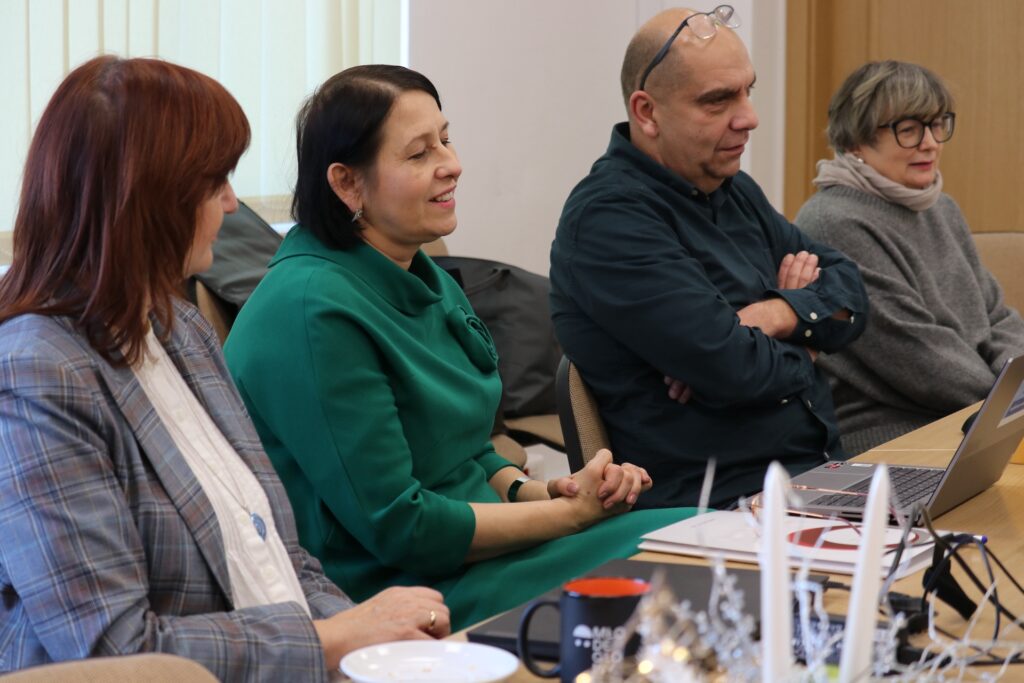 Członkowie Zespołu konsultacyjno - doradczego: od prawej: Małgorzata Wojnarowska - Grzebień, Bożena Solecka, Wojciech Wojtaś, Dorota Obidniak - koordynatorka ds. współpracy międzynarodowej i projektów edukacyjnych ZNP