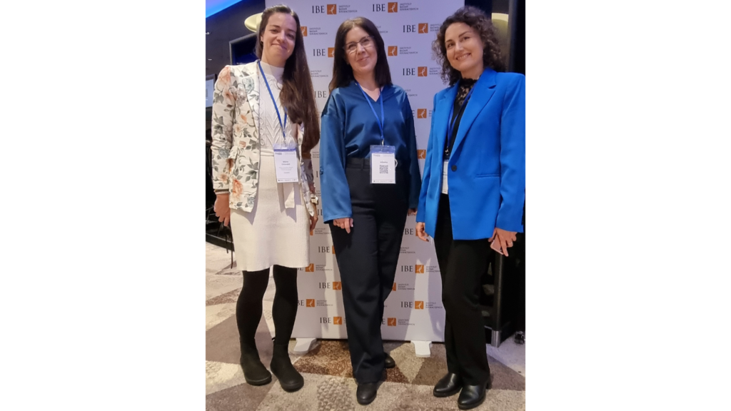 Od lewej: Mária Orlovská, Ministerstwo Edukacji, Badań, Rozwoju i Młodzieży, Słowacja, Teresa Ciepły - Wydział Kompetencji Językowych i Współpracy Międzynarodowej ORE, Polska, Karolina Francis-Mokrzysiak - Ambasada Emiratów Arabskich w Warszawie