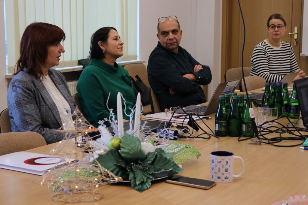 Członkowie Zespołu konsultacyjno - doradczego: od prawej: Małgorzata Wojnarowska - Grzebień, Bożena Solecka, Wojciech Wojtaś, Ewa Broma - Bąk - menadżerka projektu