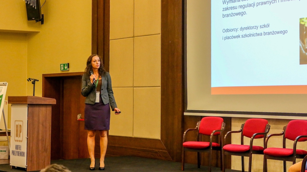 Sprawozdanie z wystąpienia Magdaleny Mrozkowiak na konferencji „Współpraca i dostosowanie oferty ustawicznego kształcenia zawodowego do potrzeb Rynku Pracy”