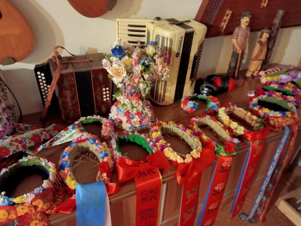 Korony, wianki, suknie i inne elementy tradycyjnego śląskiego stroju zachwyciły nas swoim bogactwem