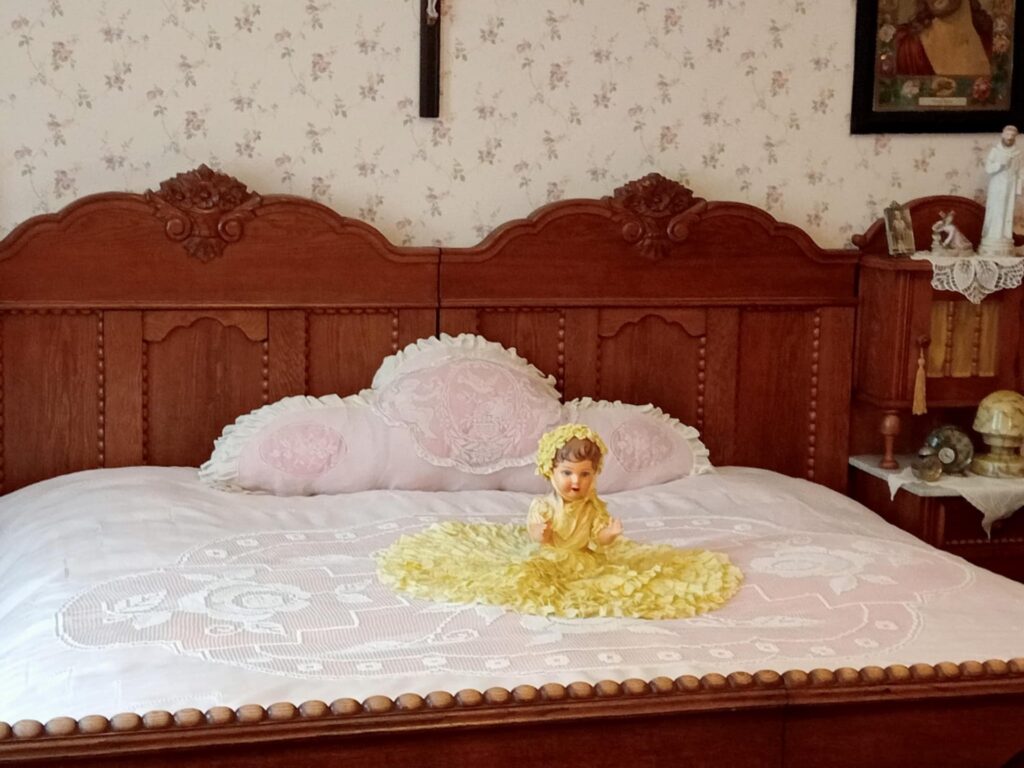 Żywe zainteresowanie wzbudził w nas wystrój typowego mieszczańskiego wnętrza w tzw. stylu biedermeierowskim