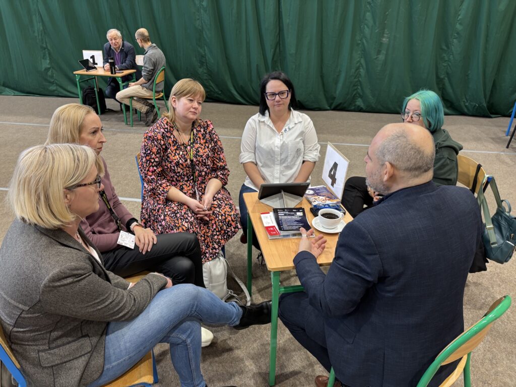 Eksperci ORE z uczestnikami sesji world cafe