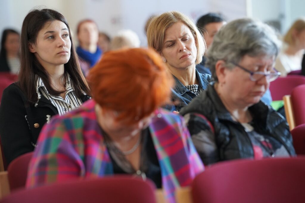 Uczestnicy konferencji pilnie wsłuchani w zawiłości pisowni polskiej