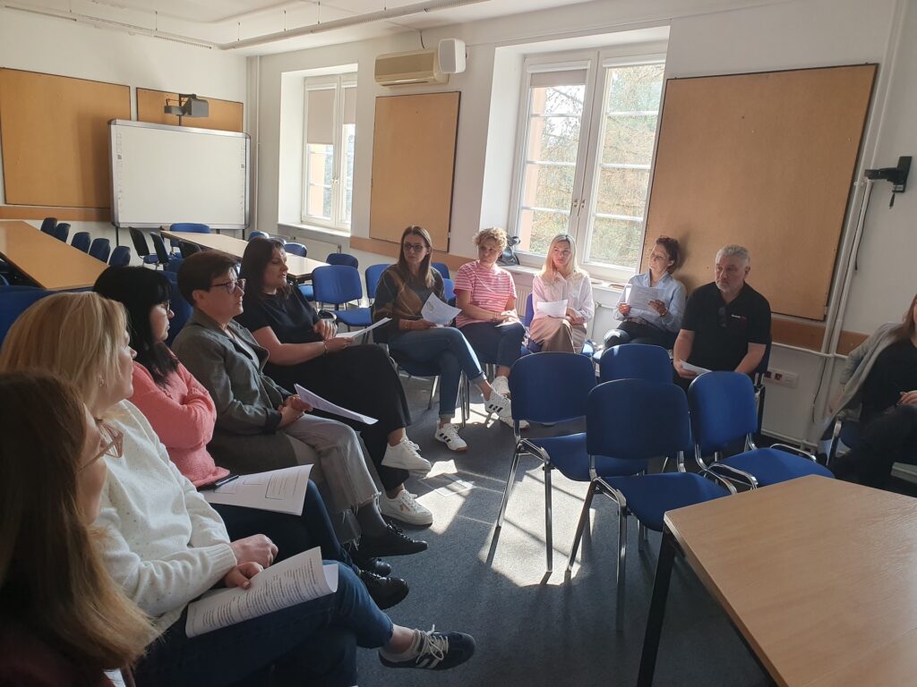 Uczestnicy warsztatów podczas ćwiczeń praktycznych – grupowych i indywidualnych