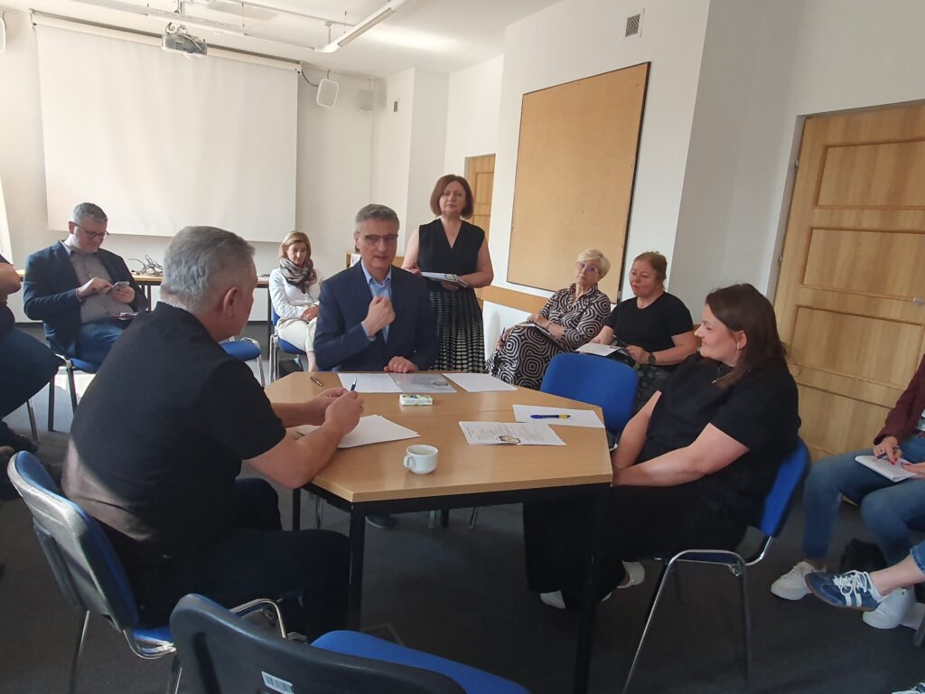 Uczestnicy warsztatów podczas ćwiczeń praktycznych – grupowych i indywidualnych