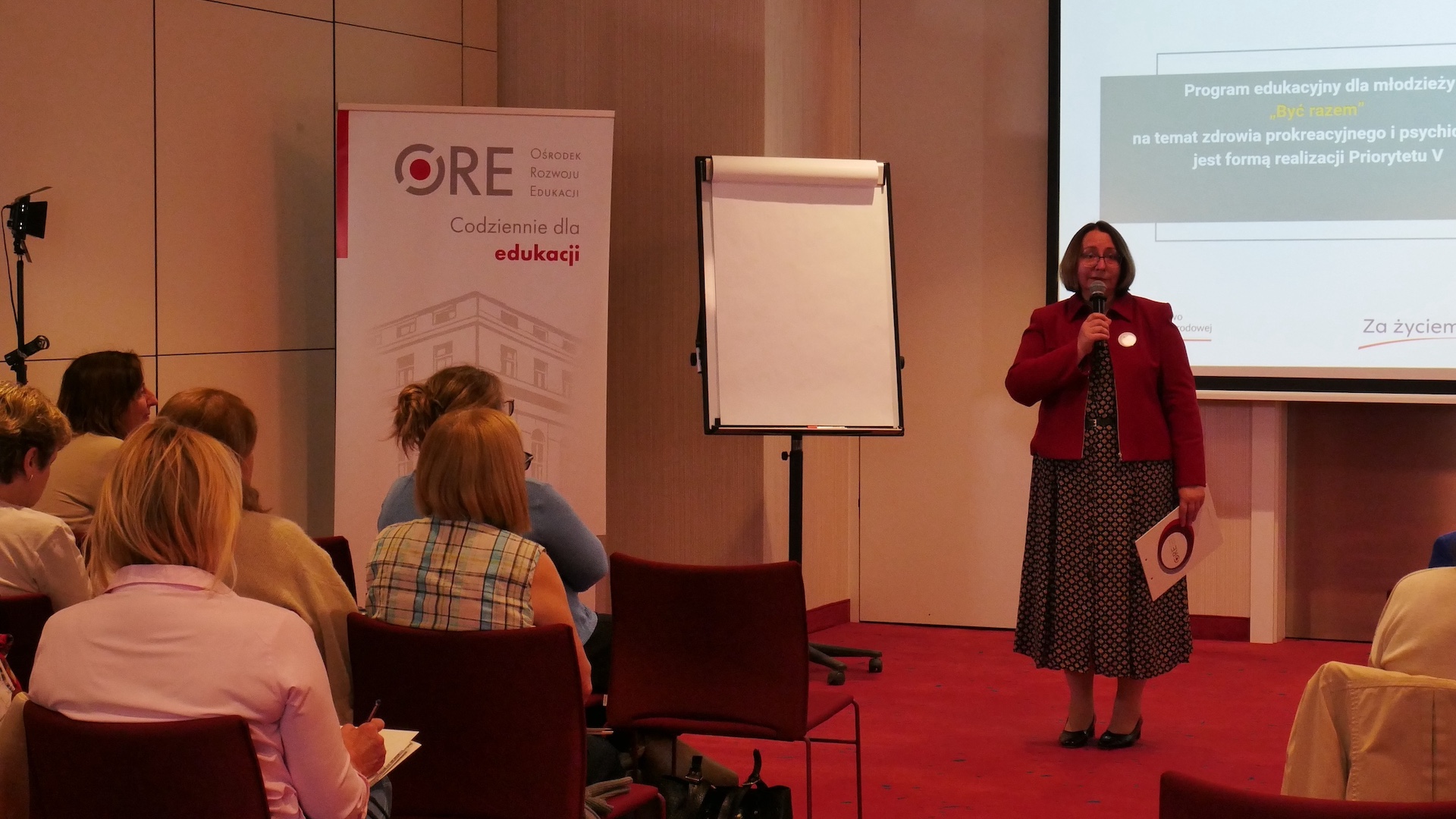 Wprowadzenie do szkolenia „Być razem” – wspólnie na rzecz edukacji zdrowotnej dla uczniów, nauczycieli i trenerów