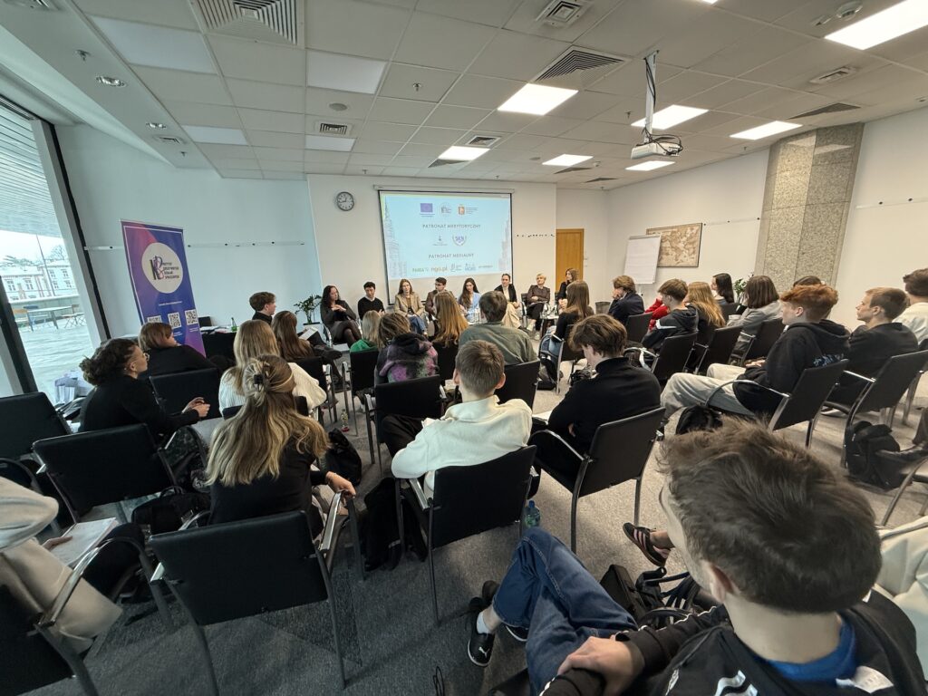 Paneliści oraz uczestnicy spotkania / Fot. Katarzyna Cybula