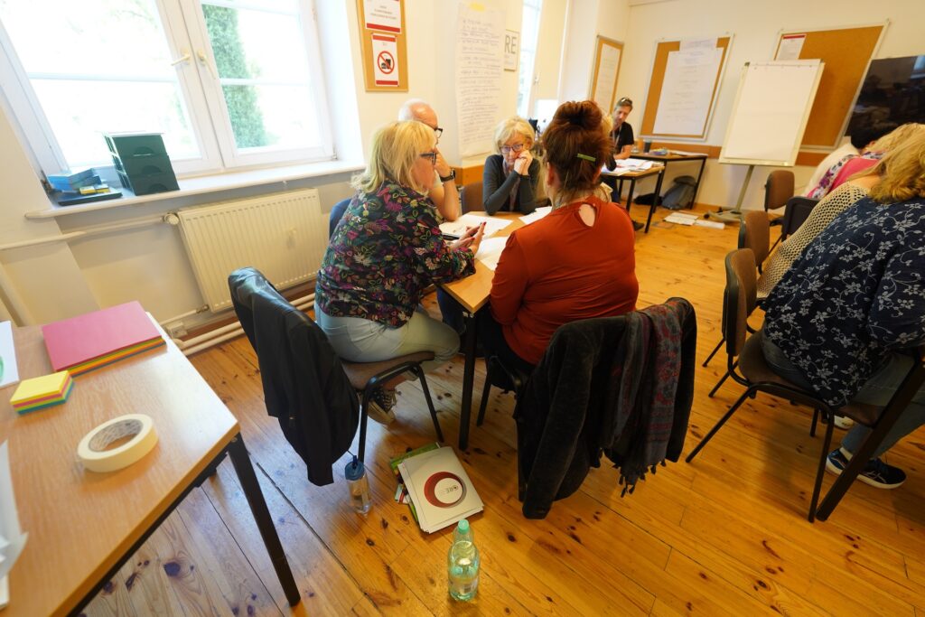 Uczestnicy szkolenia podczas zajęć