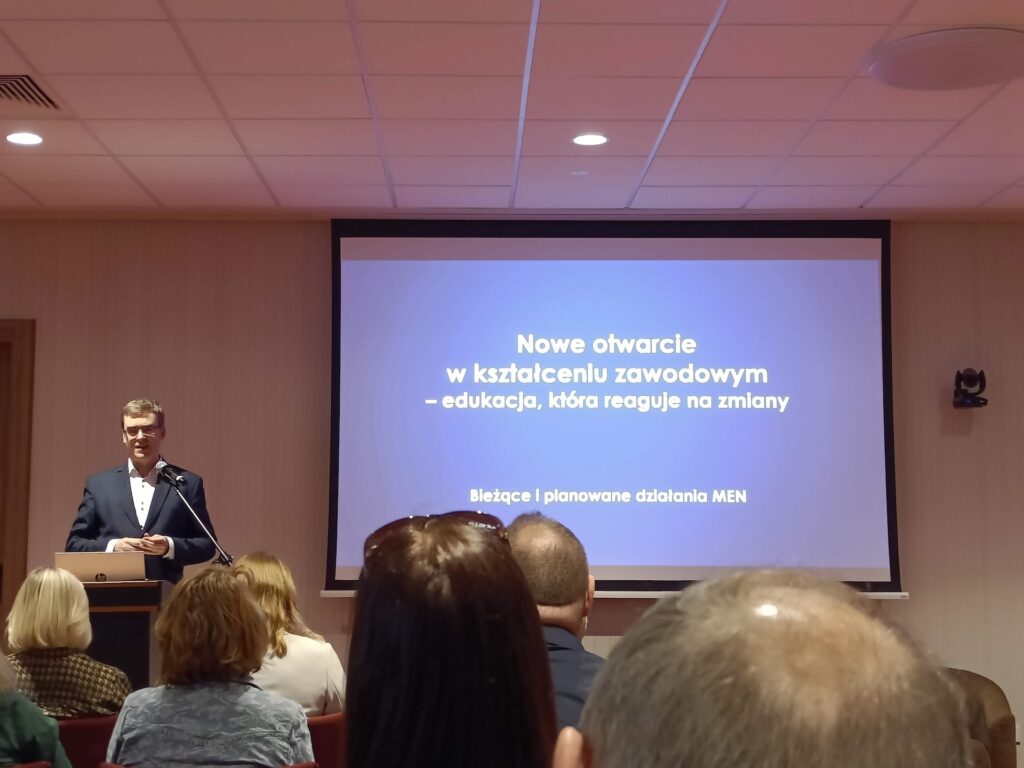 Prezentacja dyrektora Departamentu Kształcenia Zawodowego Ministerstwa Edukacji Narodowej Piotra Bartosiaka pt. „Doskonałość zawodowa”