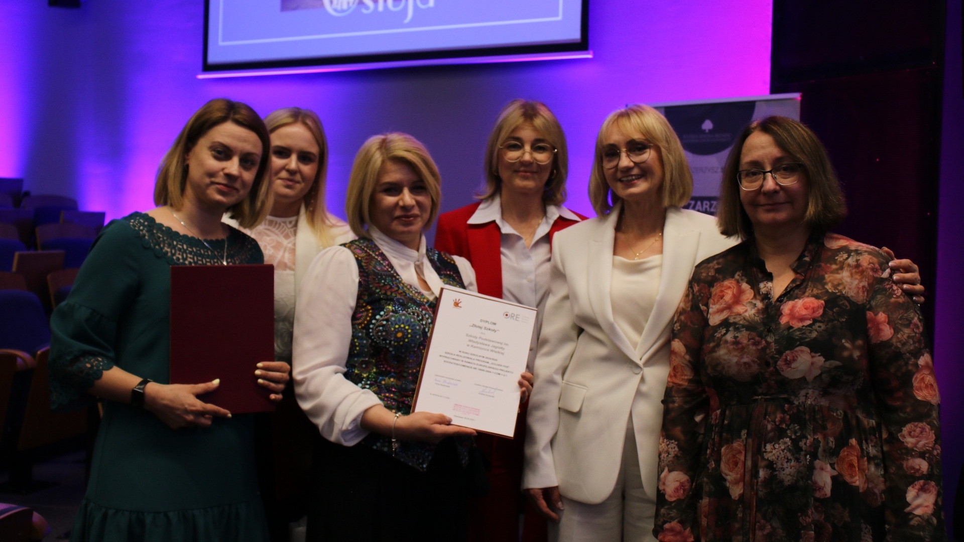 Wręczone dyplomy Złotym Nauczycielom programu Golden Five podczas konferencji 2 czerwca 2025 w Nowym Sączu