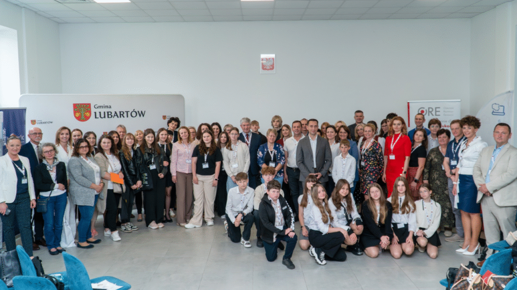 Zdjęcie zbiorowe uczestników konferencji