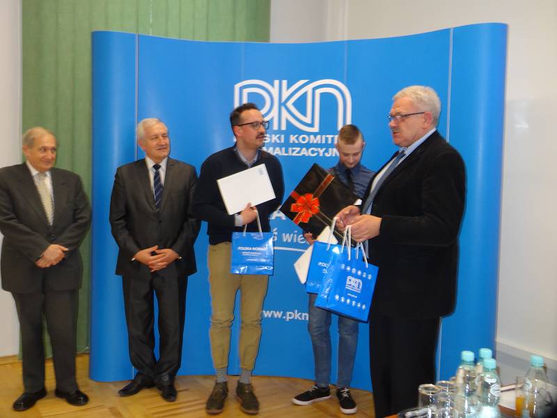 Wicedyrektor Bożena Mayer-Gawron odpowiada na pytania gości