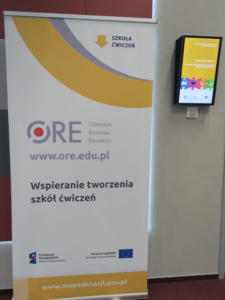 Szkoła ćwiczeń - rollup informacyjny