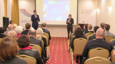 zastępca dyrektora Departamentu Strategii, Kwalifikacji i Kształcenia Zawodowego Piotr Bartosiak oraz Naczelnik Departamentu Kształcenia Ustawicznego i Zawodowego w MEN Emilia Maciejewska