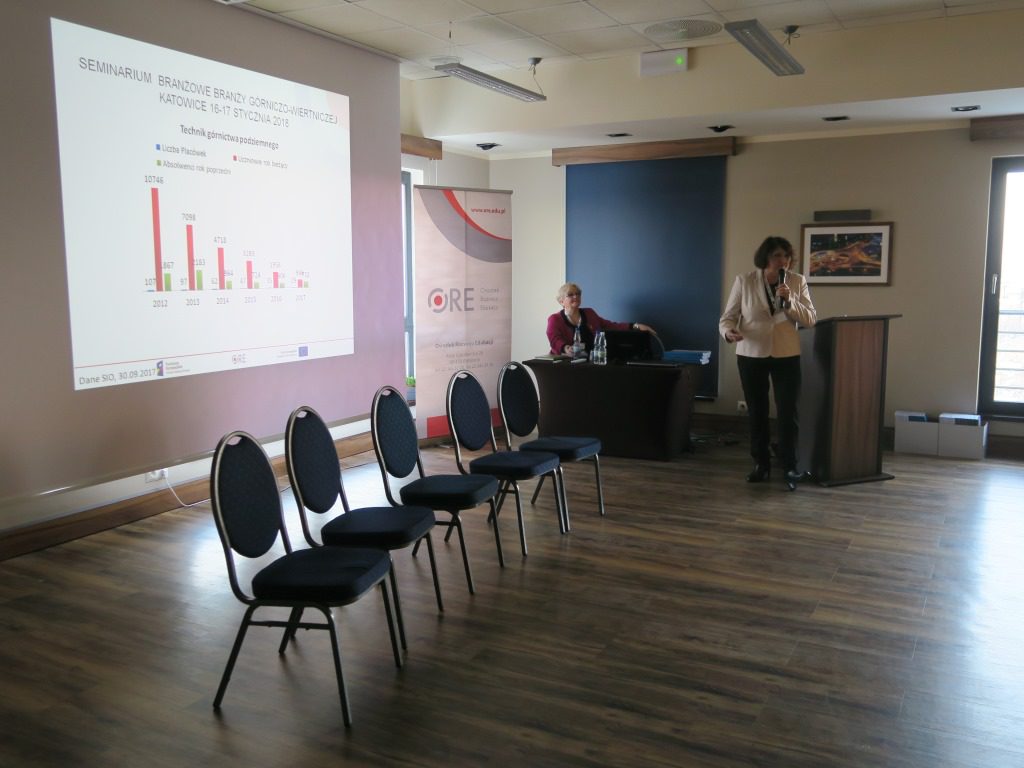 ekspertka branży górniczo-wiertniczej Barbara Susek prowadzi warsztat