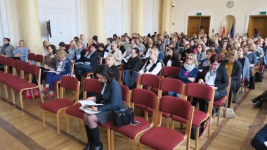 Uczestnicy konferencji, w pierwszym rzędzie specjalny gość konferencji – Senator RP Pani Małgorzata Kopiczko