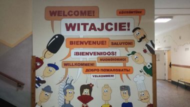 Tablica powitalna w X Liceum w Katowicach