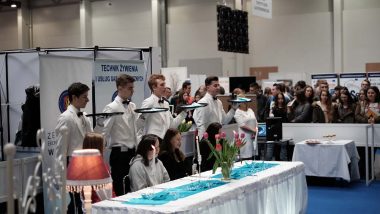 pokaz umiejętności kelnerskich