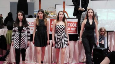 pokaz mody i strojów wykonanych przez uczniów