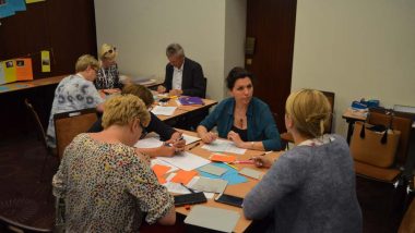 Grupa pracuje podczas warsztatów