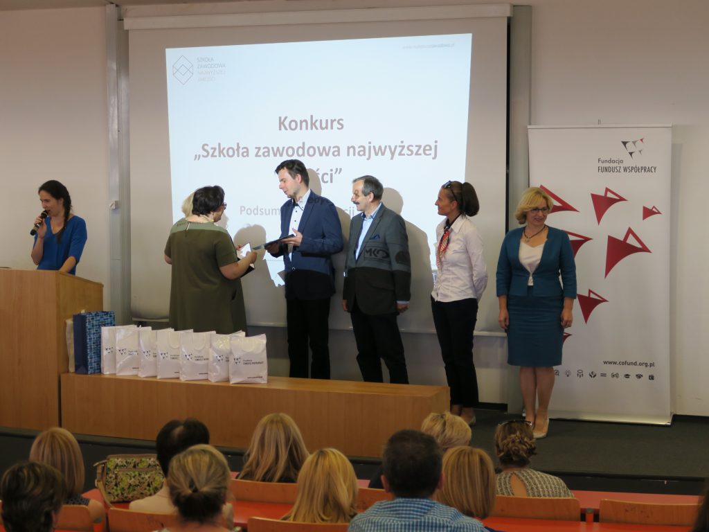 Wręczanie wyróżnień laureatom konkursu