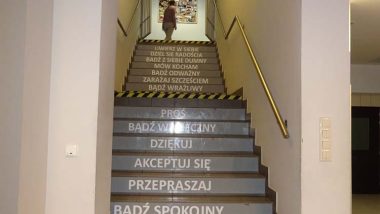 Schody na stołówkę w ZSP Małopolskiej Szkole Gościnności w Myślenicach