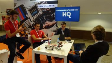 prezentacja w przestrzeni targowej umiejętności uczniów Technikum Mechatronicznego nr 1 i Zespołu Szkół Licealnych i Technicznych nr 1 w Warszawie