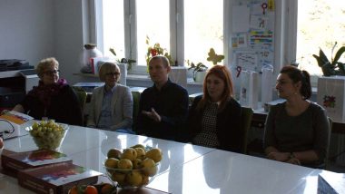 Nauczyciele prezentują działania pilotażowe