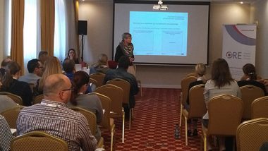 sala plenarna, Anna Pregler prezentuje uczestnikom spotkania założenia projektu Tworzenie e-zasobów do kształcenia zawodowego